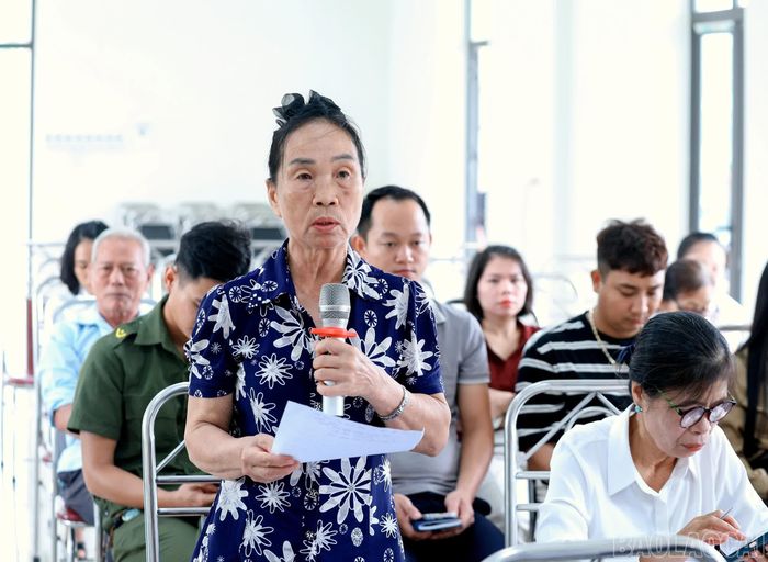 Các đảng viên trong Chi bộ thảo luận, nêu các vấn đề đang được quan tâm và đề xuất các giải pháp thực hiện trong thời gian tới.