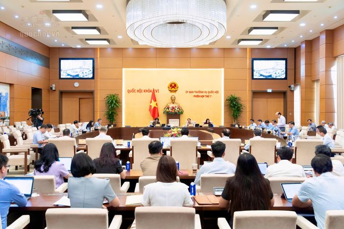 Quang cảnh phiên họp.