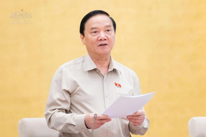 Phó Chủ tịch Quốc hội Nguyễn Khắc Định điều hành phiên họp.