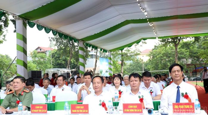 Đồng chí Phan Trung Bá - Phó Chủ tịch UBND tỉnh Lào Cai cùng lãnh đạo các sở, ngành tham dự Lễ kỷ niệm 55 năm ngày truyền thống Công ty Cổ phần Thủy điện Thác Bà (5/10/1971 - 5/10/2026).