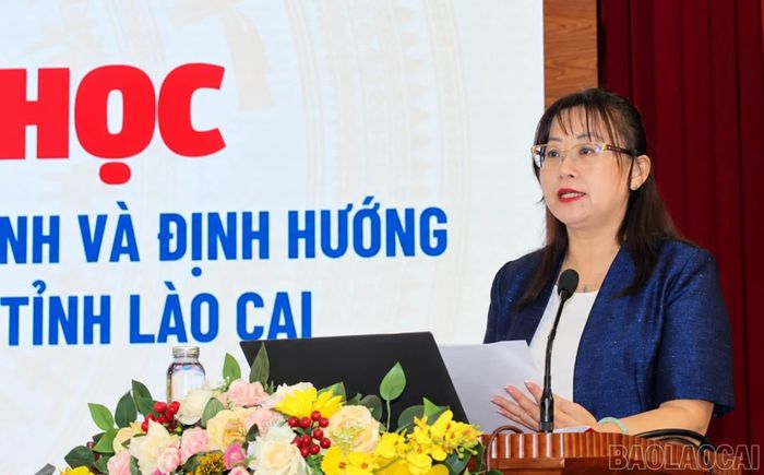 Đồng chí Giàng Thị Dung - Phó Bí thư Tỉnh ủy, Trưởng Đoàn đại biểu Quốc hội tỉnh phát biểu chỉ đạo hội thảo.