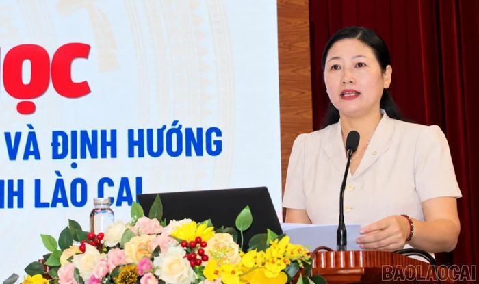 Đồng chí Đoàn Thị Thanh Tâm - Phó Trưởng Ban Thường trực Ban Tuyên giáo Tỉnh ủy phát biểu đề dẫn hội thảo.