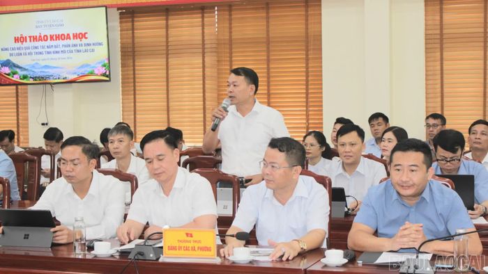 Các đại biểu trực tiếp đặt câu hỏi và được giải đáp tại hội thảo.