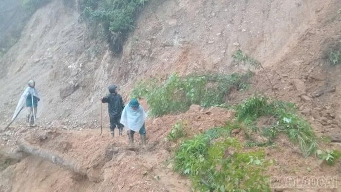 Mưa lớn cục bộ có khả năng gây ra sạt lở đất trên sườn dốc.