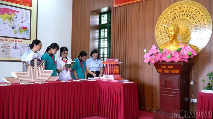 Từ niềm yêu thích đọc sách, Ngọc Anh tìm hiểu thêm về lịch sử, văn hóa và con người quê hương Lào Cai.
