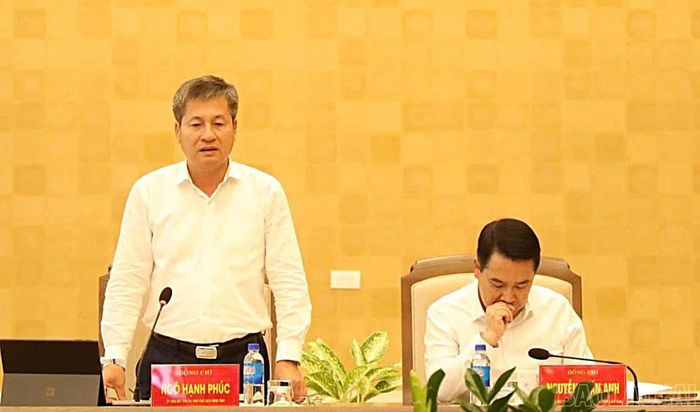 Đồng chí Ngô Hạnh Phúc - Ủy viên Ban Thường vụ Tỉnh ủy, Phó Chủ tịch Thường trực UBND tỉnh phát biểu về kỷ cương trong quản lý dự toán và thu ngân sách.