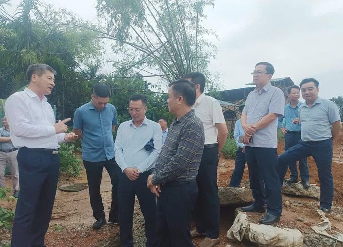 Đồng chí Ngô Hạnh Phúc - Uỷ viên Ban Thường vụ Tỉnh ủy, Phó Chủ tịch Thường trực UBND tỉnh cùng Tổ công tác của UBND tỉnh thường xuyên kiểm tra, rà soát, kịp thời tháo gỡ khó khăn, vướng mắc, thúc đẩy tiến độ giải ngân vốn đầu tư công.