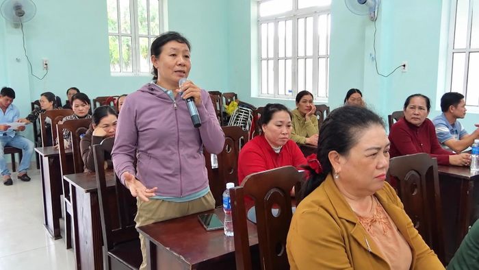 Người dân xã Vĩnh Hảo nêu ý kiến với lãnh đạo xã