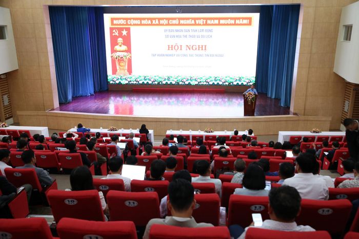 Quang cảnh hội nghị