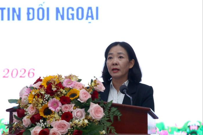 Đồng chí Khúc Thị Thoi, Phó Giám đốc Sở Văn hóa, Thể thao và Du lịch phát biểu tại hội nghị