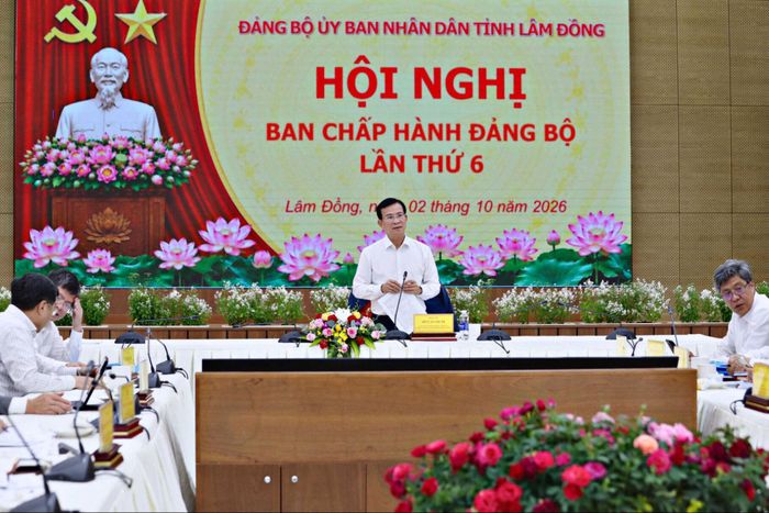 Ủy viên Ban Chấp hành Trung ương Đảng, Phó Bí thư Tỉnh ủy, Bí thư Đảng ủy, Chủ tịch UBND tỉnh Hồ Văn Mười đề nghị toàn Đảng bộ UBND tỉnh phải chủ động, linh hoạt vào cuộc ngay từ đầu năm triển khai hiệu quả các nghị quyết, kế hoạch
