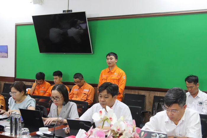 NLĐ phản ánh tâm tư nguyện vọng qua đối thoại với ban lãnh đạo nhà máy