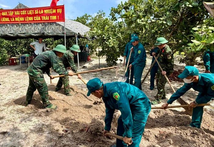 Đội K75 tiến hành bốc mộ