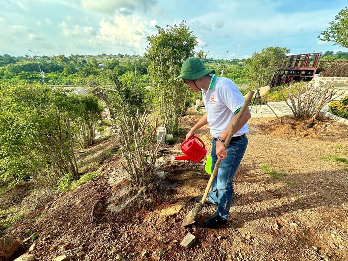 Hoạt động trồng cây tại buổi lễ