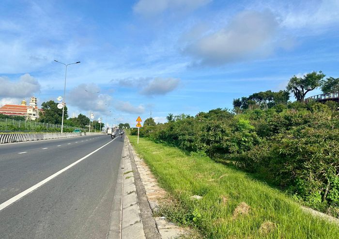 Công viên Đồi Bằng lăng trên tuyến đường du lịch Mũi Né
