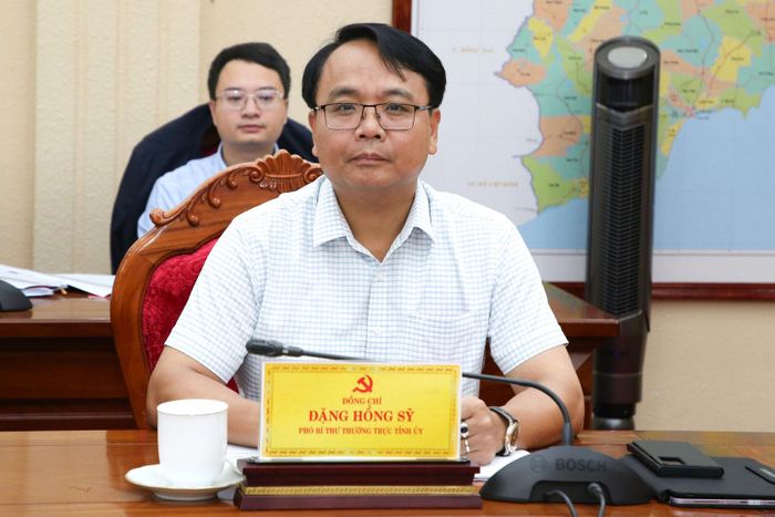 Đồng chí Đặng Hồng Sỹ, Phó Bí thư Thường trực Tỉnh ủy tham dự phiên họp