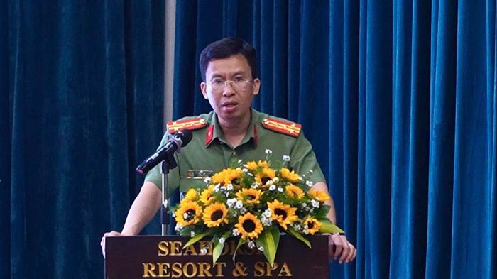 Đại tá Phạm Thành Hùng, Phó Giám đốc Công an tỉnh Lâm Đồng phát biểu tại hội nghị