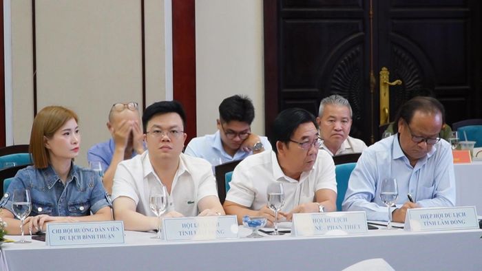 Các đại biểu tham dự hội nghị