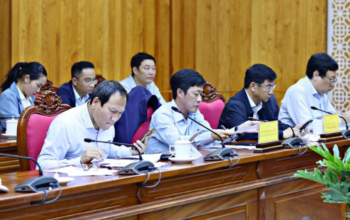 Lãnh đạo các sở, ngành tham dự cuộc họp