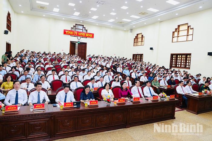 Các đại biểu dự Hội nghị.