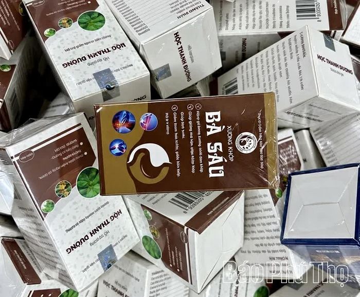 Sản phẩm “Xương khớp bà Sáu” được lực lượng chức năng thu giữ để phục vụ điều tra vụ án “Lừa dối khách hàng”.
