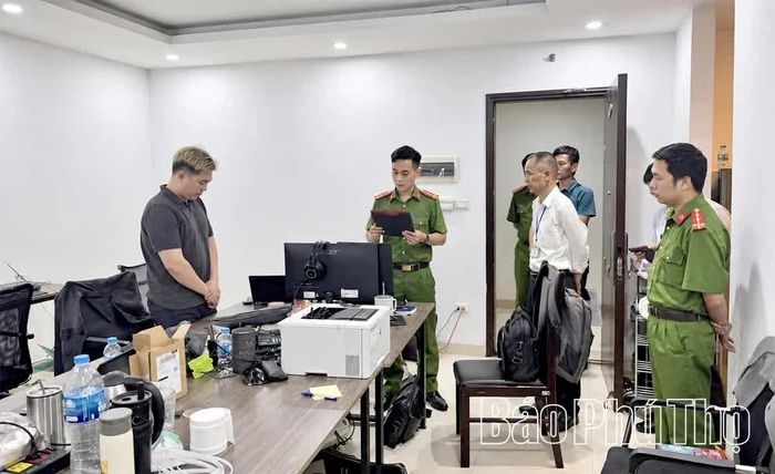 Cơ quan Cảnh sát điều tra, Công an tỉnh thi hành các quyết định tố tụng đối với đối tượng liên quan đến vụ kinh doanh sản phẩm Đông y tại xã Bình Phú.