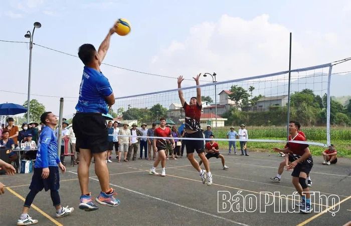 Hoạt động giao lưu thể thao sôi nổi, góp phần đẩy mạnh phong trào "Toàn dân đoàn kết xây dựng đời sống văn hóa" tại xã Yên Lập.