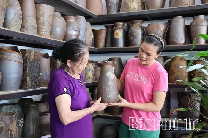 Sản phẩm gốm Hương Canh được kết tinh từ đất và lửa.