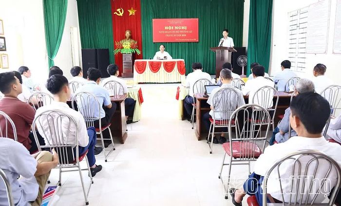 Toàn cảnh buổi sinh hoạt chi bộ.