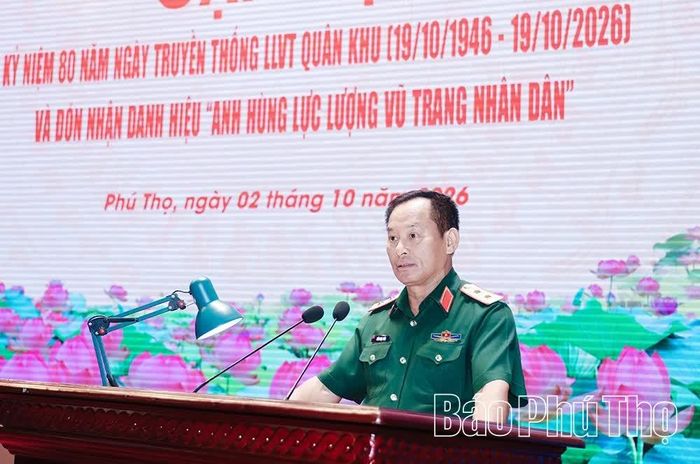 Trung tướng Trần Ngọc Tuấn - nguyên Chính ủy Bộ Tư lệnh Thủ đô Hà Nội, nguyên Phó Chính ủy Quân khu phát biểu tại buổi lễ.