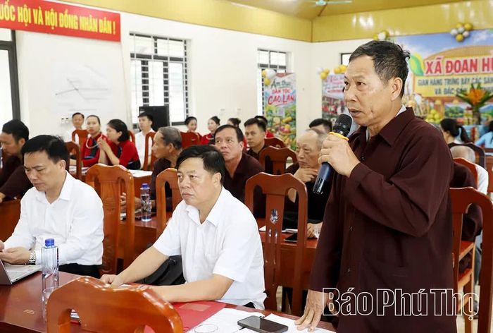 Đảng viên Chi bộ thôn Ngọc Tân tích cực đóng góp ý kiến về công tác giải phóng mặt bằng và bảo tồn văn hóa truyền thống dân tộc Cao Lan tại buổi sinh hoạt.