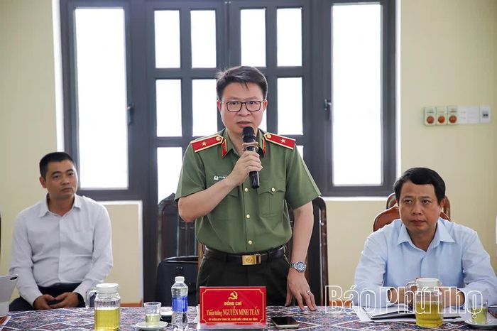 Thiếu tướng Nguyễn Minh Tuấn - Ủy viên Ban Thường vụ Tỉnh ủy, Giám đốc Công an tỉnh phát biểu tại buổi sinh hoạt.