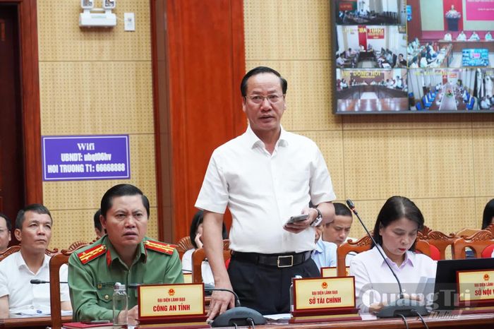 Đại diện lãnh đạo Sở Tài chính báo cáo tiến độ giải ngân vốn đầu tư công - Ảnh: X.P