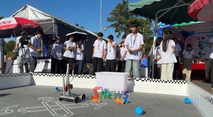 Không gian trải nghiệm Robotics tại gian hàng Trường THPT Chuyên Sơn La.