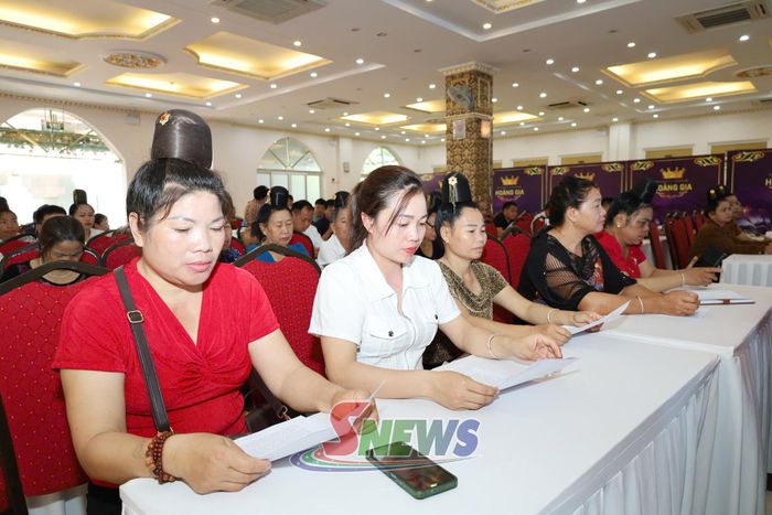 Hội viên nông dân các phường dự hội nghị.