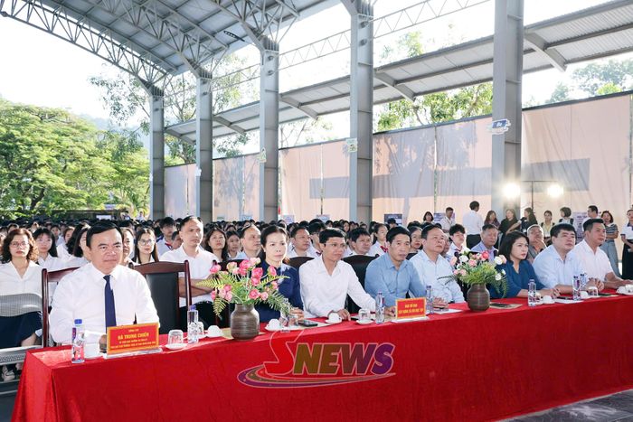 Các đại biểu dự lễ phát động.