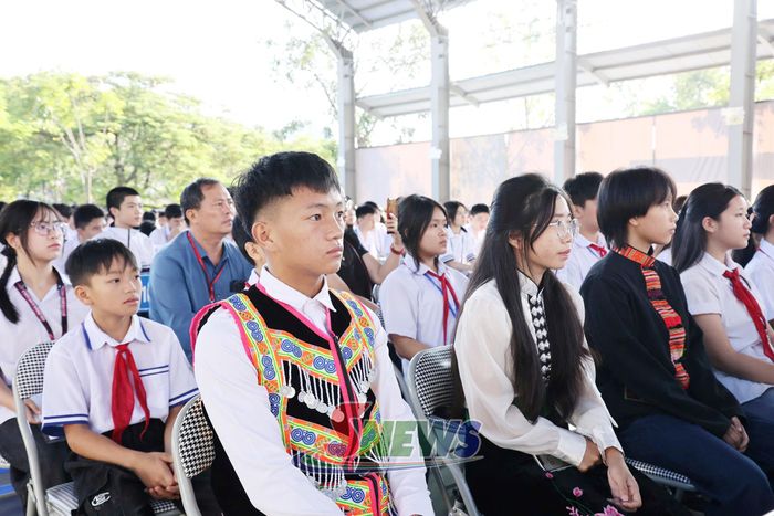 Học sinh các trường học dự lễ phát động hưởng ứng Tuần lễ học tập suốt đời năm 2026.