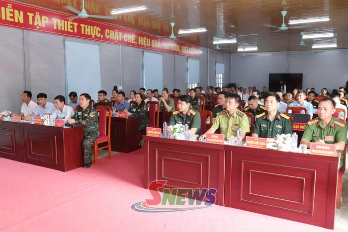Các đại biểu dự cuộc diễn tập.