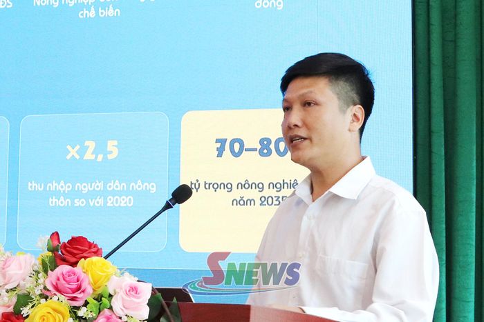 Đại diện Trường Đại học Tây Bắc tham luận với chủ đề "Ứng dụng khoa học - công nghệ, đổi mới sáng tạo và chuyển đổi số nâng cao giá trị nông sản Sơn La".