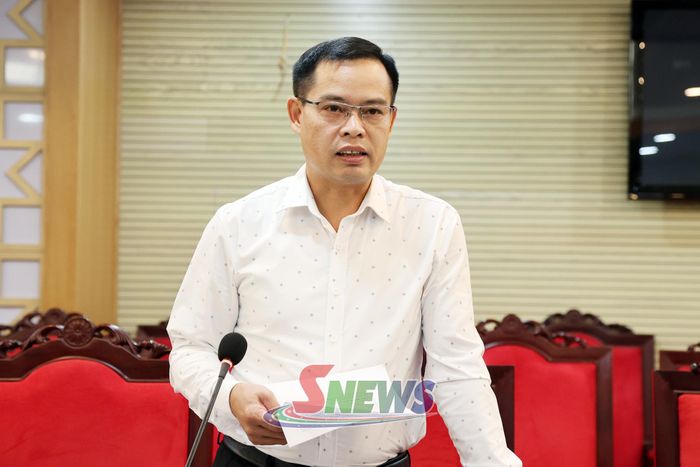 Lãnh đạo Thống kê tỉnh báo cáo kết quả thực hiện chỉ tiêu của khối văn hóa - xã hội.