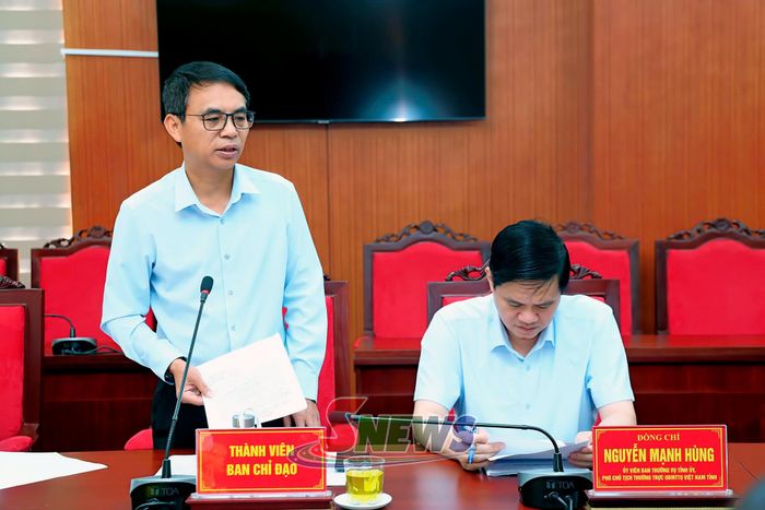 Đồng chí Nguyễn Minh Tiến, Phó Chủ tịch UBND tỉnh, phát biểu tại phiên họp.