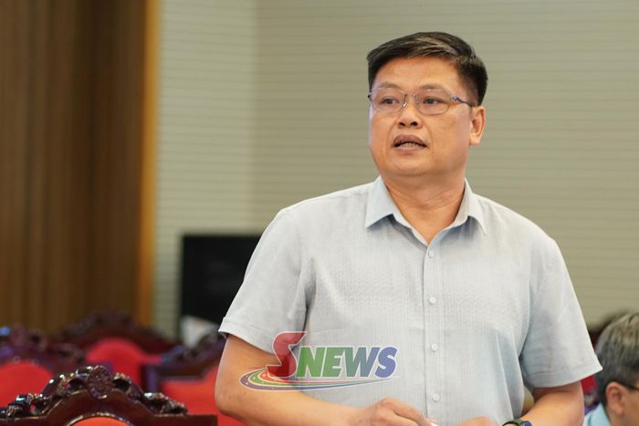 Đại diện UBND phường Chiềng An báo cáo tình hình triển khai các dự án trên địa bàn.