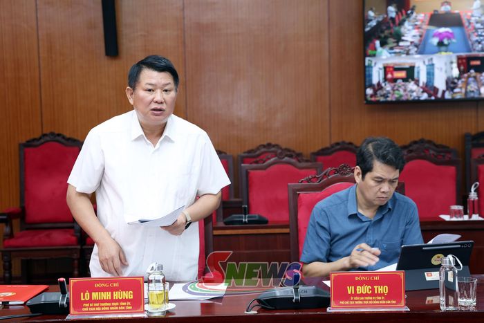 Đồng chí Lò Minh Hùng phát biểu tại hội nghị.