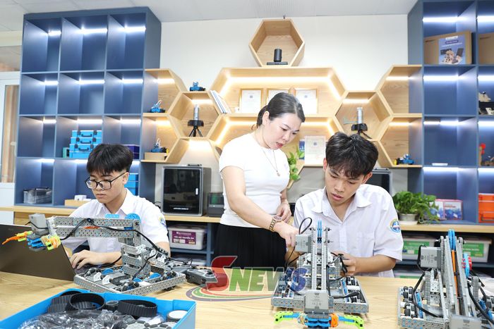 Học sinh Trường THPT Chuyên Sơn La nghiên cứu khoa học.