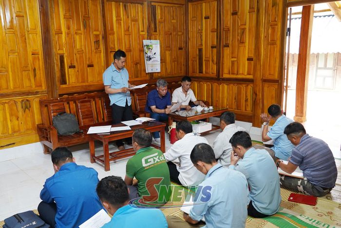 Sinh hoạt chuyên đề về phát triển kinh tế của Chi bộ bản Co Nghè, xã Co Mạ.
