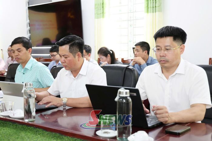 Các đại biểu dự cuộc làm việc.