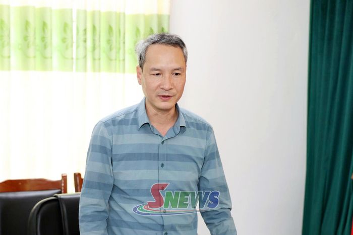 Lãnh đạo UBND xã Tạ Khoa phát biểu tại cuộc làm việc