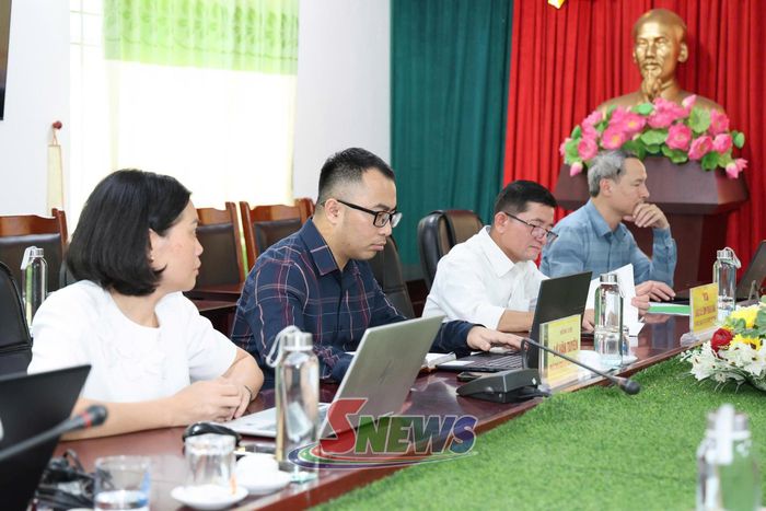 Các đại biểu dự cuộc làm việc.