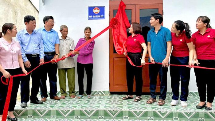 Từ sự hỗ trợ của các tổ chức chính trị - xã hội, gia đình ông Hoàng Văn Đô, xã Thái Hòa đã có ngôi nhà mới, tạo động lực vươn lên.