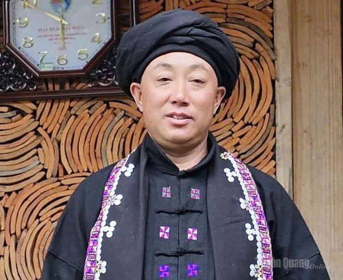 Ông Sình Dỉ Gai, Trưởng thôn Lô Lô Chải, xã Lũng Cú.